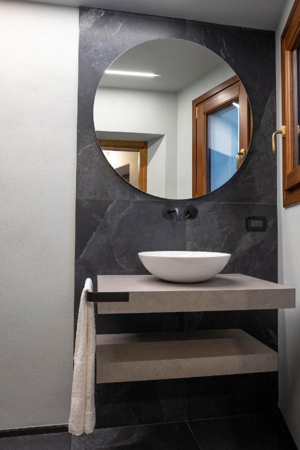 Alla Torre - Nel Cuore Del Borgo Storico Castagnole delle Lanze Extérieur photo