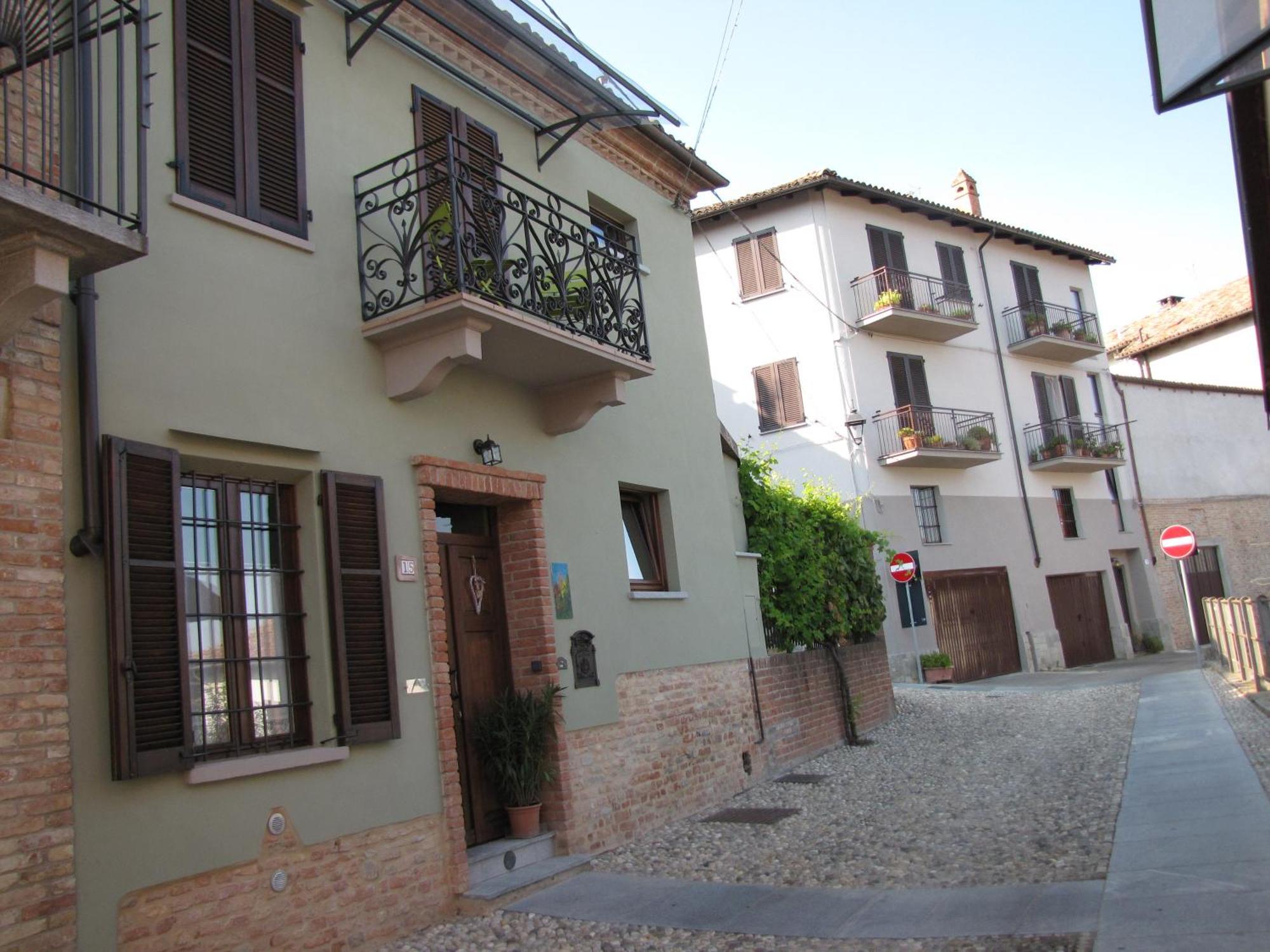 Alla Torre - Nel Cuore Del Borgo Storico Castagnole delle Lanze Extérieur photo